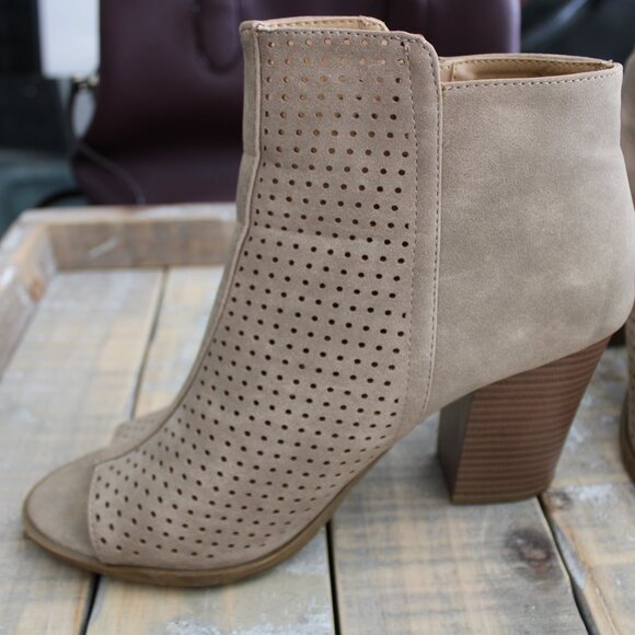 BRASH | Women's | 3"-4" Open-Toe Booties | Ankle Boots | Heels | Beige | Size 10 - Picture 4 of 13